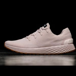 Blush Ripstop Runner, size 7, in a very good condition, fast shipping!